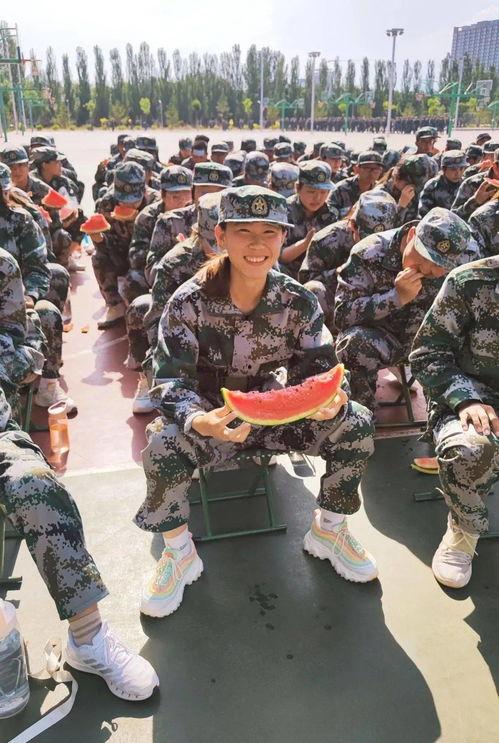 娱乐吃瓜军训,青春记忆里的酸甜苦辣
