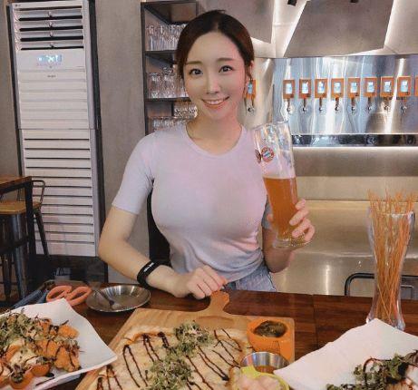 娱乐吃瓜酱穿搭视频