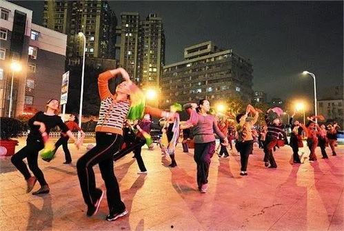 娱乐吃瓜酱广场舞,娱乐吃瓜酱带你领略全民运动风采