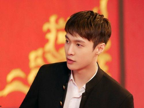 娱乐吃瓜群众张艺兴,从流量小生到实力派，娱乐圈的“吃瓜”传奇